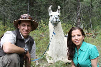 Wendy Diamond takes a Wild Earth Holiday to support Llamas!