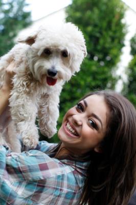 Sarah Hyland's Modern Pup Baxter Bixby!